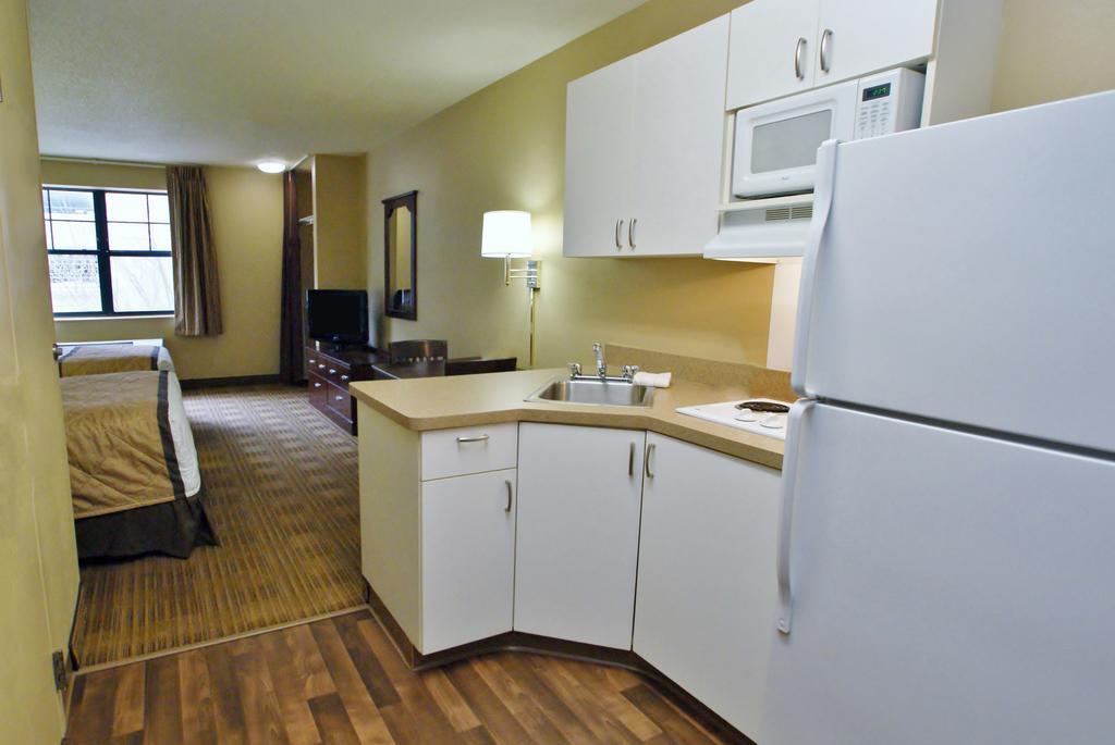 Mainstay Suites Chicago Hillside Eksteriør billede