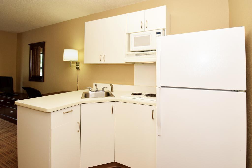 Mainstay Suites Chicago Hillside Eksteriør billede